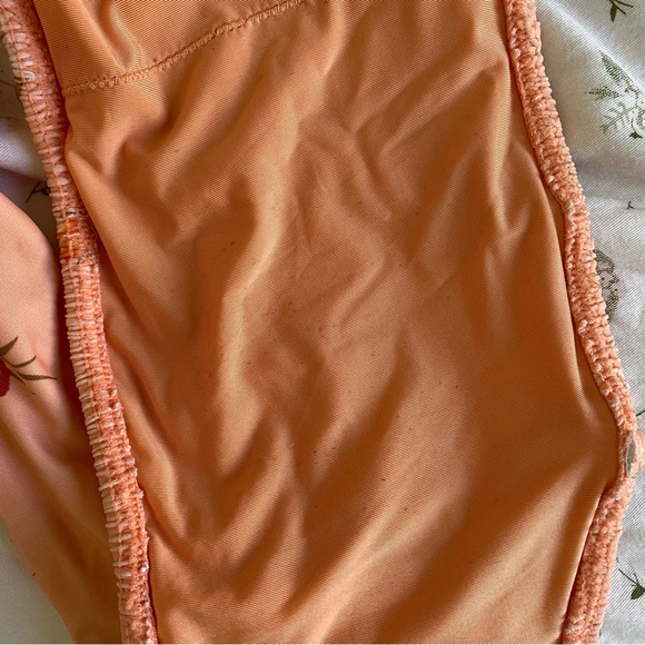 sarah cameron RVCA Peach Floral bikini top - Picture 4 of 8